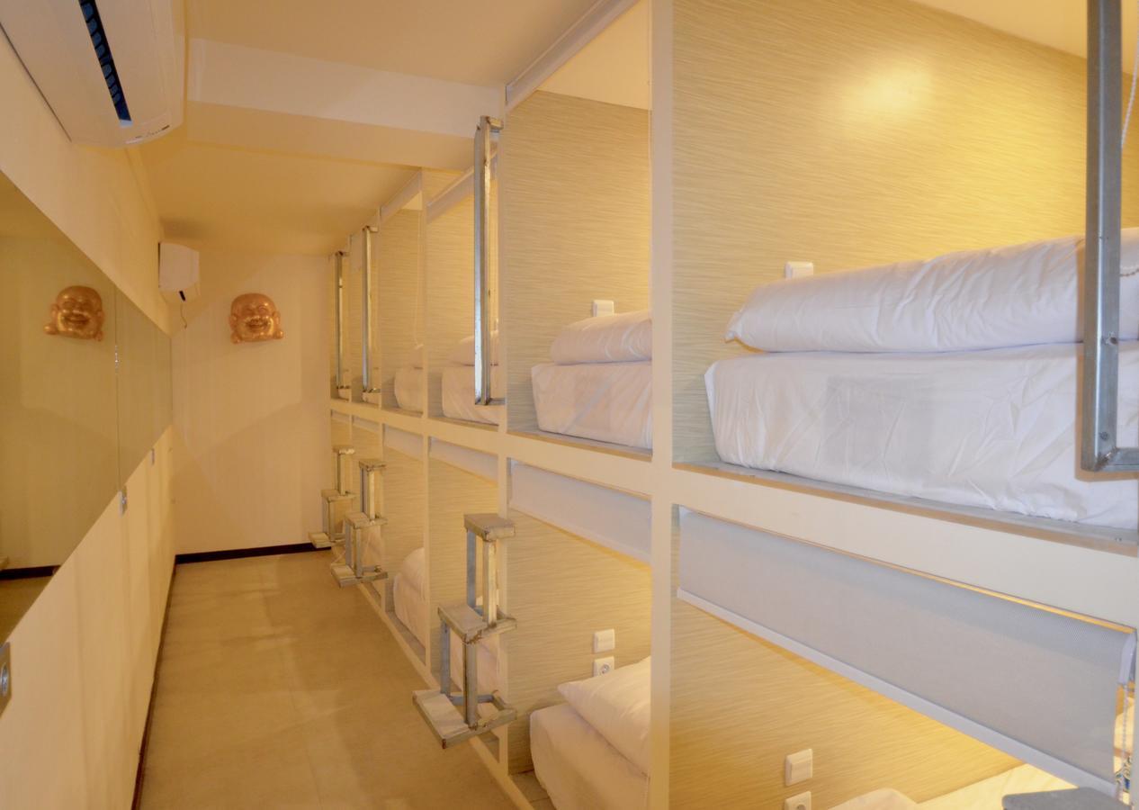 Karisa Pods Hostel Seminyak  Ngoại thất bức ảnh