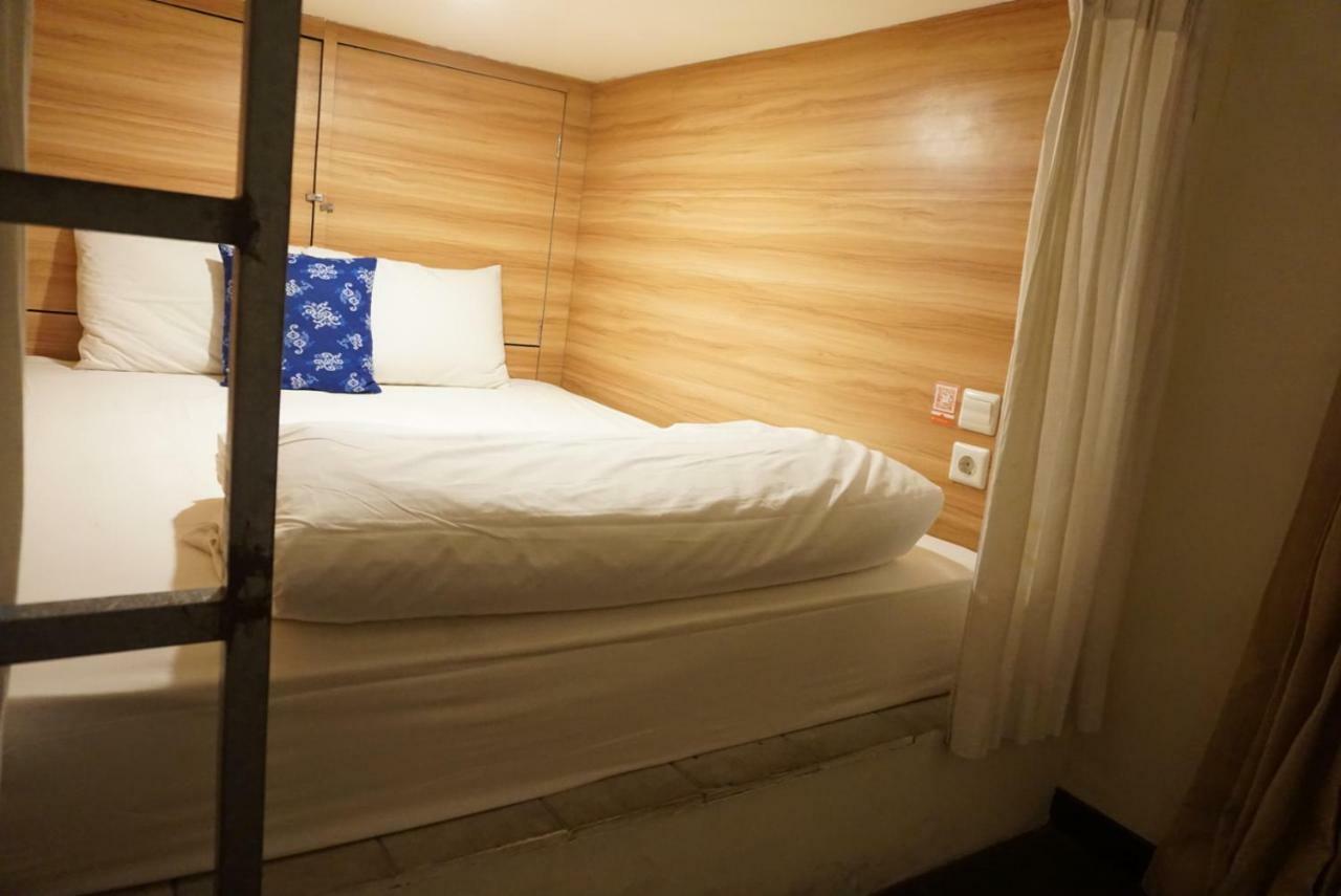 Karisa Pods Hostel Seminyak  Ngoại thất bức ảnh